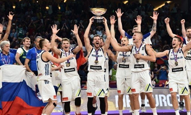 Eurobasket, Slovenija, nagrada, vlada, Maja Makovec Brenčič, dr. Miro Cerar, sramota