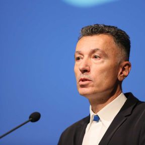 Dr. Bojan Dobovšek